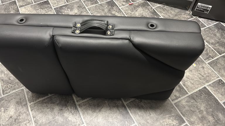 Massage/eye lash bed 