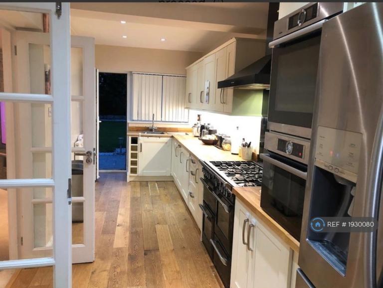 1 bedroom in Claremont Road, Staines-Upon-Thames, TW18 (#1930080)