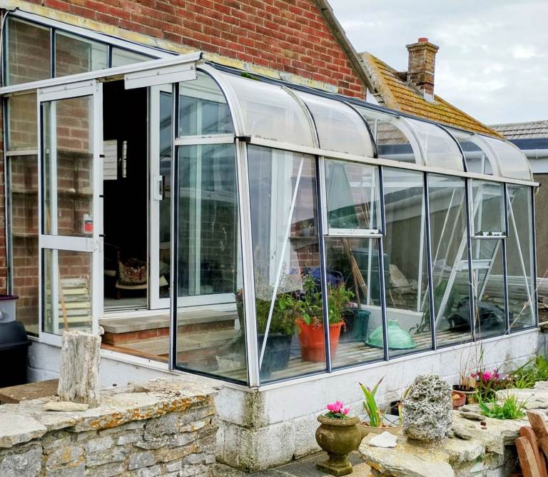 Lean-to greenhouse 