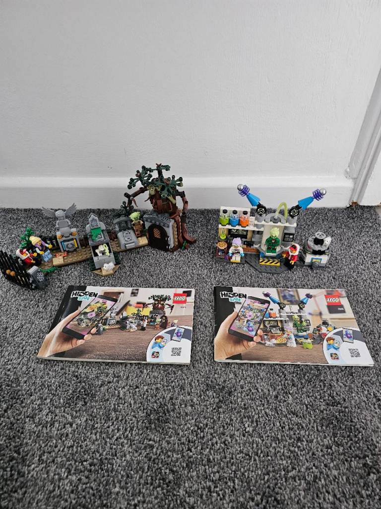 Lego hidden side sets x2