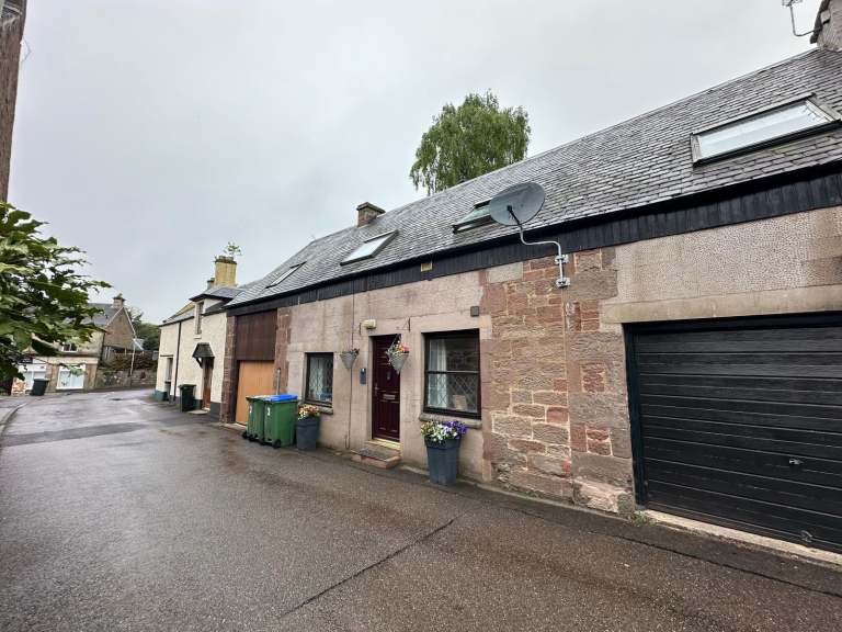 3 bedroom house in 3 Losset Road, Alyth, Blairgowrie, Perthshire, PH11 8BT