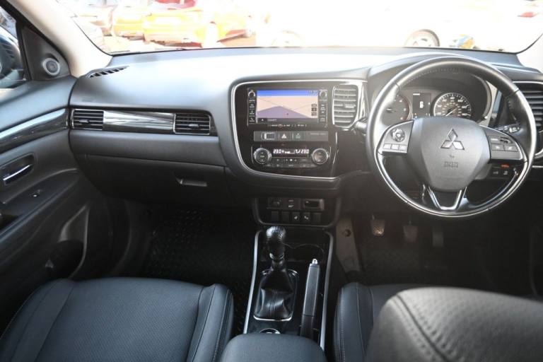 2017 Mitsubishi Outlander 2.2 DI-D 4 SUV 5dr Diesel Manual 4WD Euro 6 (s/s) (147 ps) ESTATE Diese...