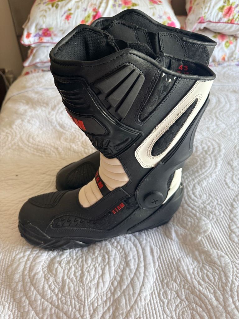 Motorcycle boots size 9 