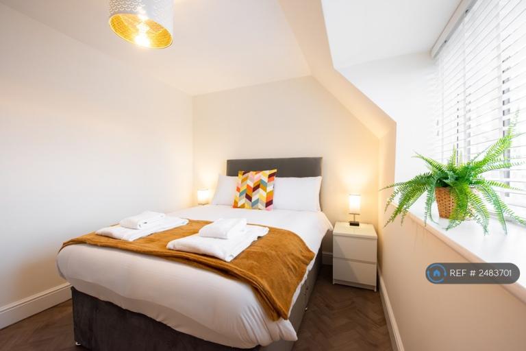 1 bedroom flat in Short Term Accommodation, Harwich, CO12 (1 bed) (#2483701)