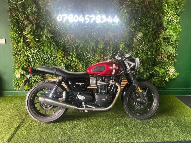 Triumph street twin