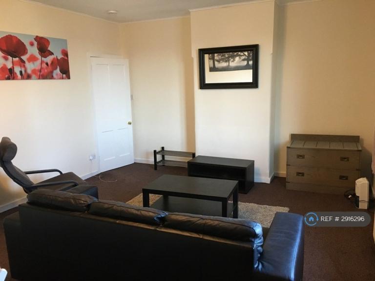 2 bedroom flat in Stenhouse Drive, Edinburgh, EH11 (2 bed) (#2916296)