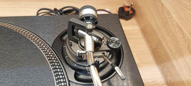 Technics 1210mk2 turntables pair, with Ortofon Carts and stylus