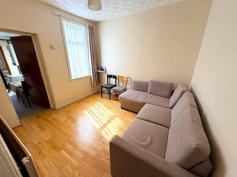 HMO Licenced Excellent condition spacious 3 Double Bedrooms terrace house near Stratford station-