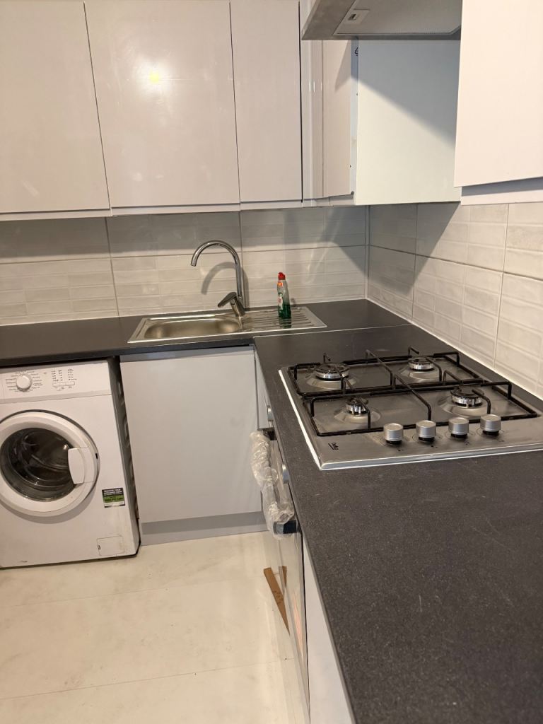 2 double bedroom first floor flat