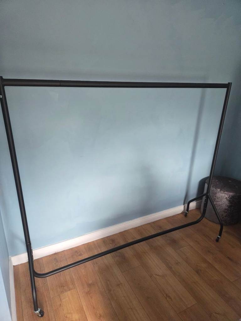Black Metal Clothes Rail on Wheels – Good Condition