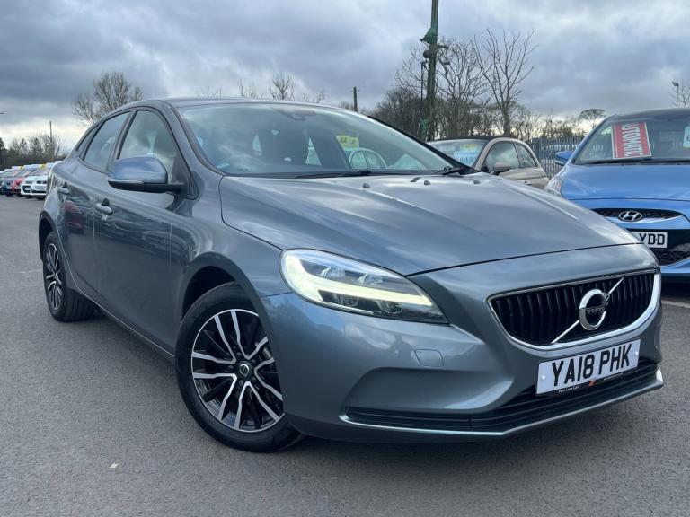 2018 Volvo V40 T2 [122] Momentum Nav Plus 5dr HATCHBACK Petrol Manual