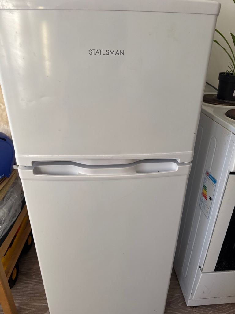 🎀 Amazing Nearly NEW Statesman Fridge Freezer