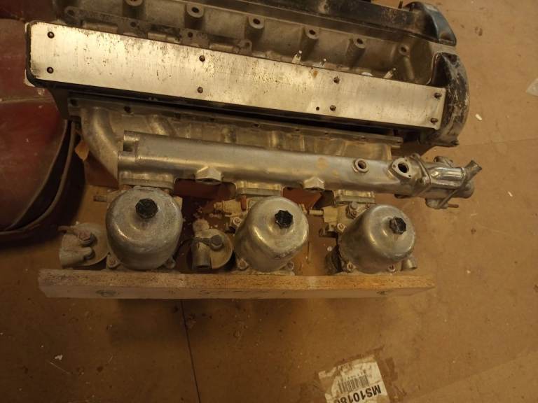 Jaguar e type triple carbs and milled rocket covers 
