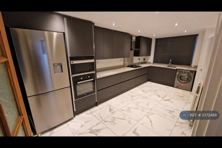 3 bedroom house in Gleneagles Walk, Leicester, LE4 (3 bed) (#2372489)