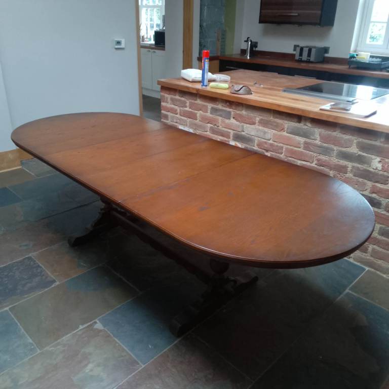 Old charm oak dinning table and chairs