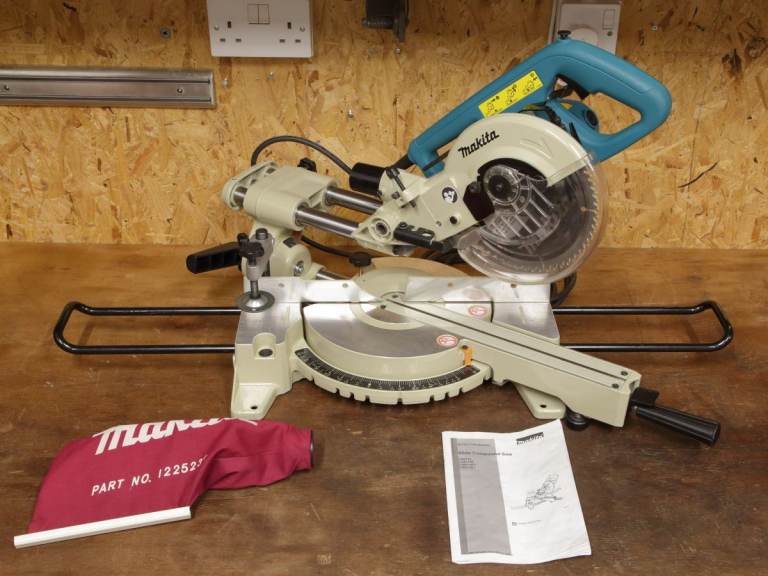 Makita LS0714 240V 190mm (7.5" blade) slide compound mitre saw