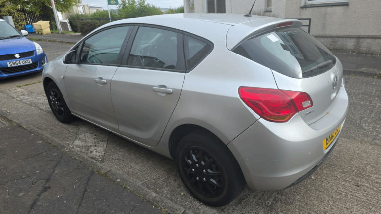 Vauxhall, ASTRA, Hatchback, 2012, Other, 1598 (cc), 5 doors
