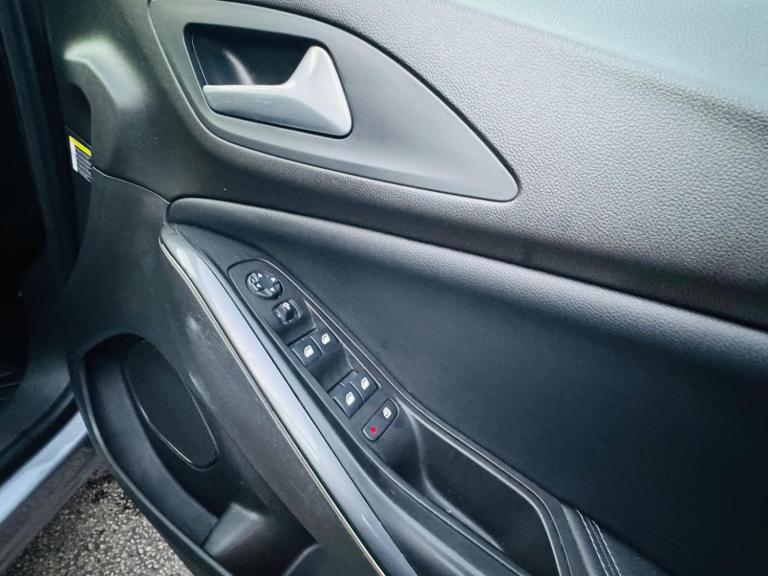 2019 Vauxhall Grandland X 1.5 Turbo D Tech Line Nav 5dr HATCHBACK DIESEL Manual