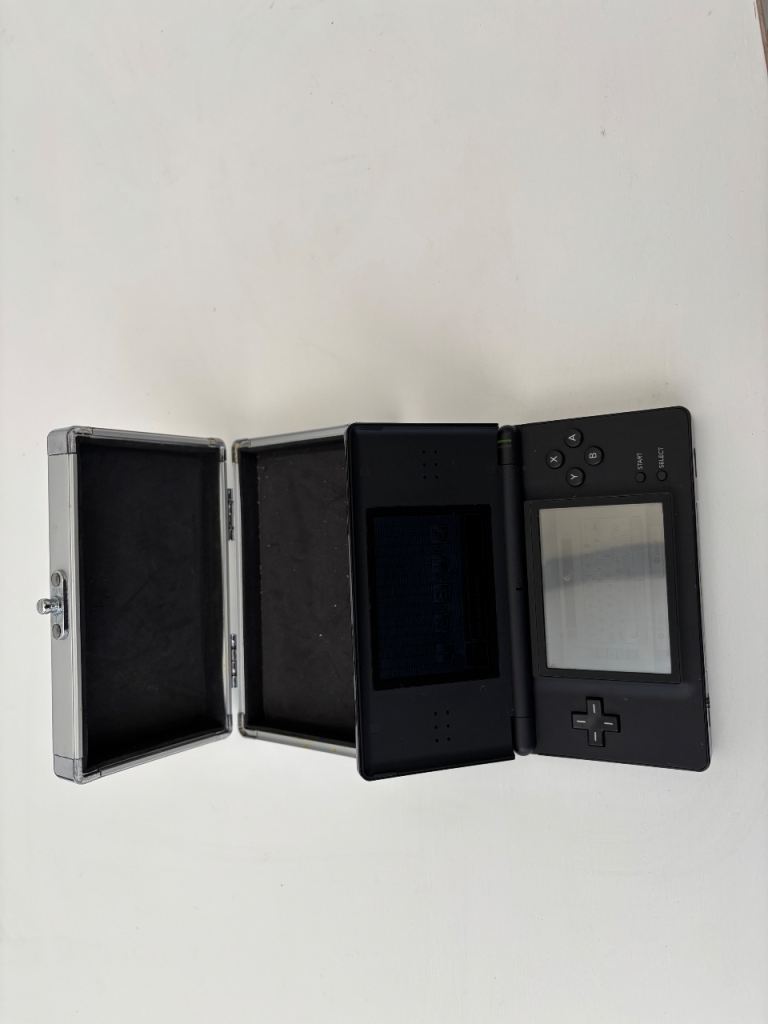 Nintendo DS plus 7games and case 