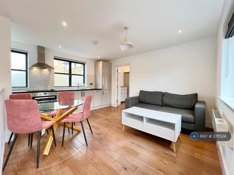 1 bedroom flat in Bermondsey Wall East, London, SE16 (1 bed) (#2711524)
