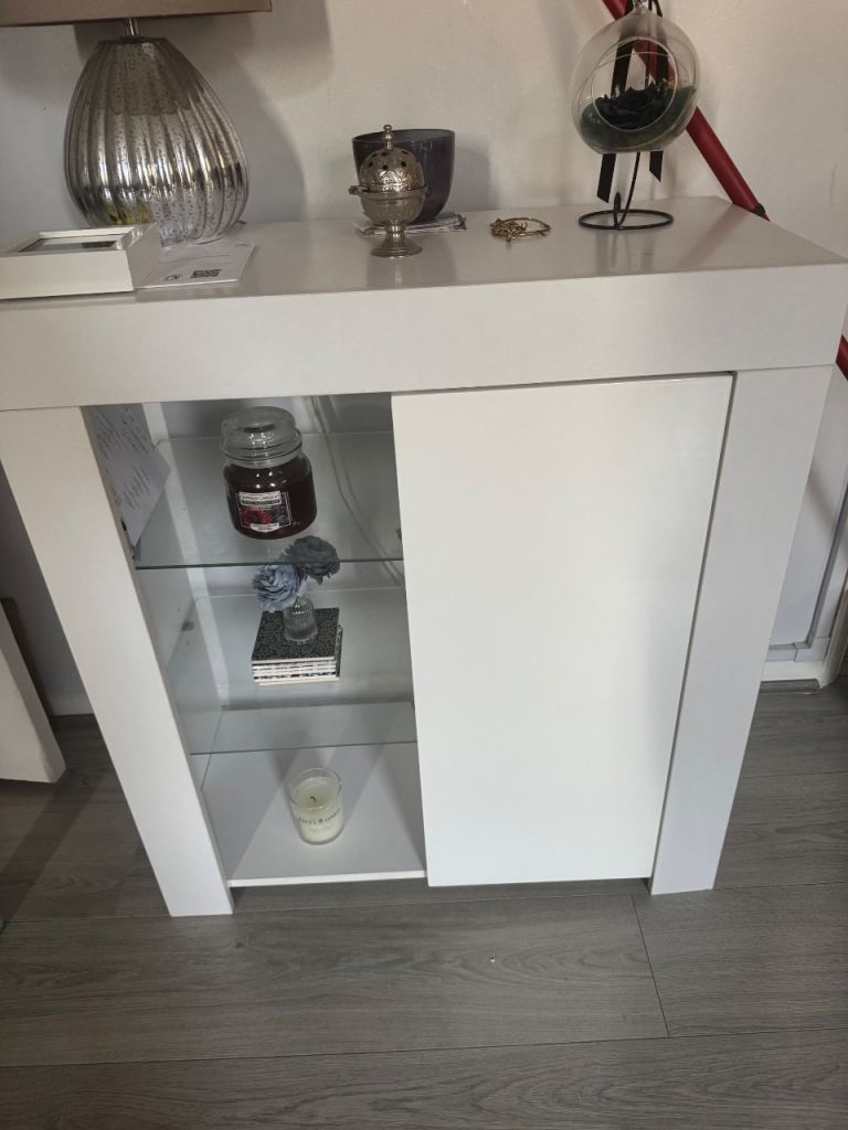 White cabinet
