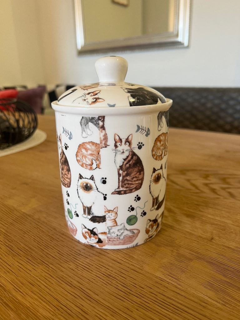 Cat china jar with lid. 