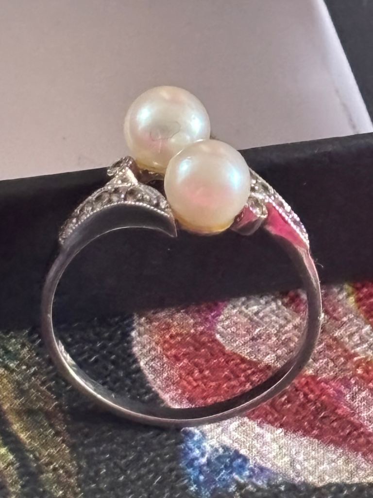 9 KT White Gold Pearl and Diamond Ring