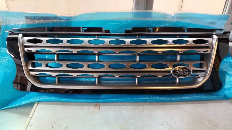 Land Rover Discovery 4 Front Grill