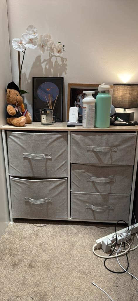 Chest of drawers