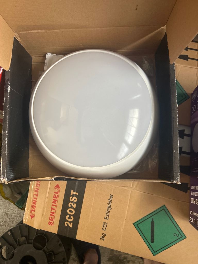 240Volt 14w Round Mainpower ceiling/ wall light £10