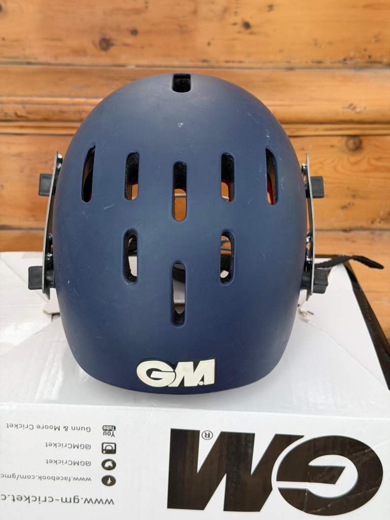 Cricket Helmet - Junior small 52-55cm