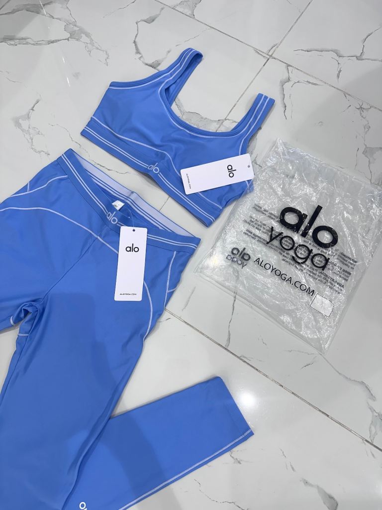Size medium baby blue moon colour activewear alo yoga set!
