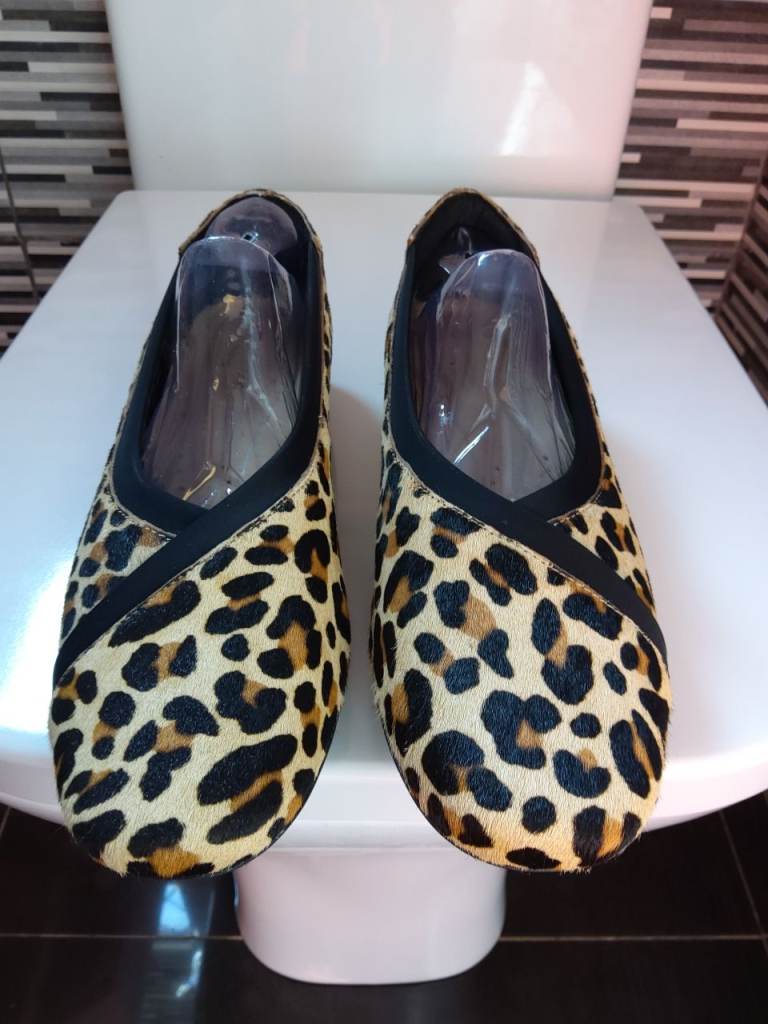 Clarks Unstructured Animal Print Shoes. Size 4.5D. New.