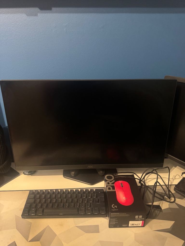 Gaming monitor - gaming mouse - gaming keyboard 