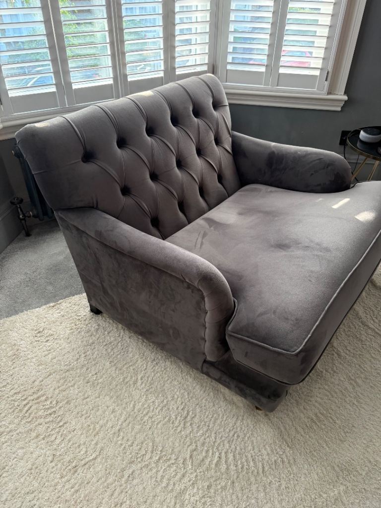 Oswald & Pablo snuggle sofa 1.5 seater