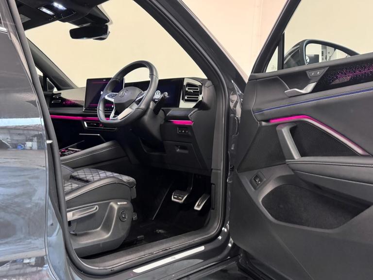 2025 Volkswagen Tiguan 1.5 TSI eHybrid 19.7kWh R-Line SUV 5dr Petrol Plug-in Hybrid DSG Euro 6 (s...