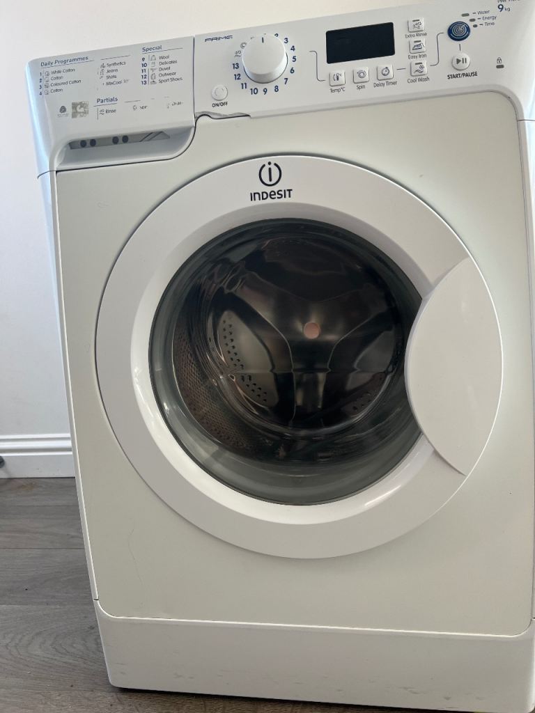 Indesit 9kg Washing Machine - White, Good Condition