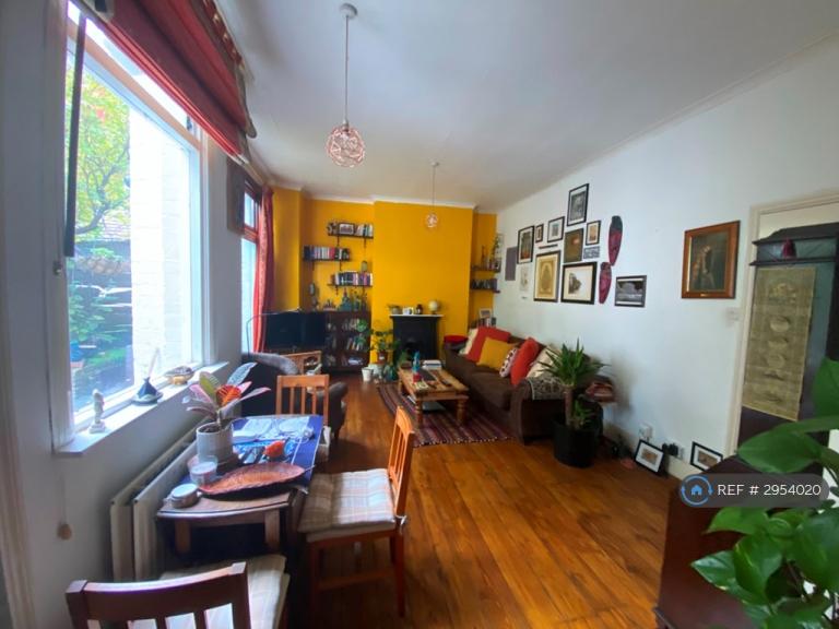 2 bedroom flat in Manor Road, Beckenham, BR3 (2 bed) (#2954020)