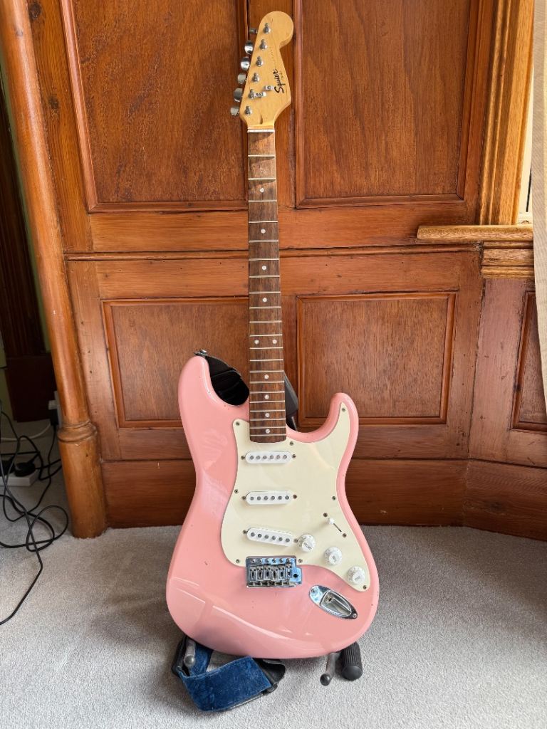 Pink Fender Squire Bullet Strat