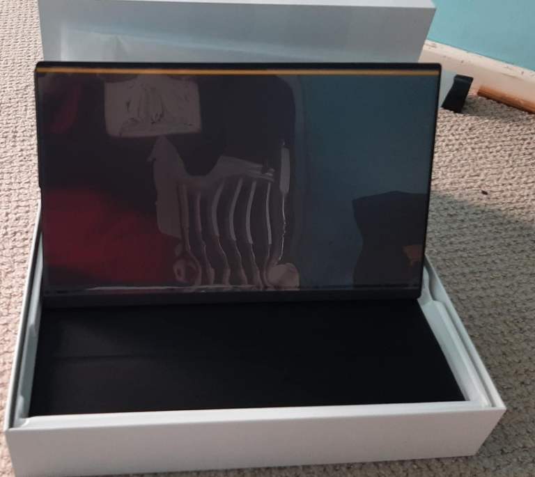 Portable Touch screen 15.6" Rechargeable Monitor