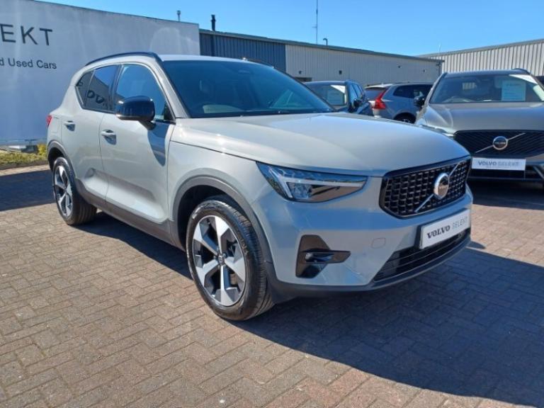 VOLVO XC40 2.0 B3P Plus Dark 5dr Auto