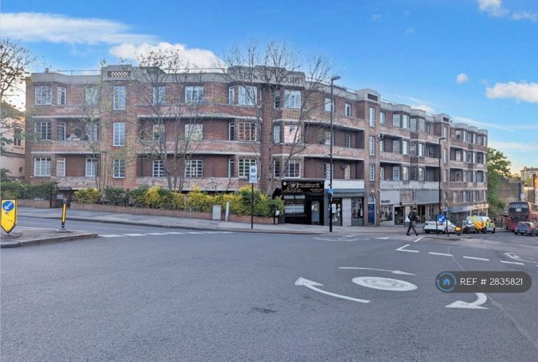 2 bedroom flat in Selwyn Court, London, SE3 (2 bed) (#2835821)