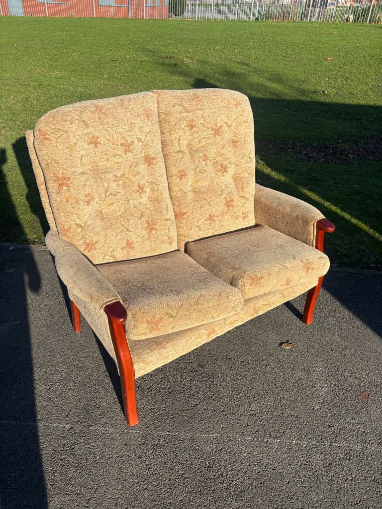 Vintage Floral 2-Seater Sofa – Wooden Frame