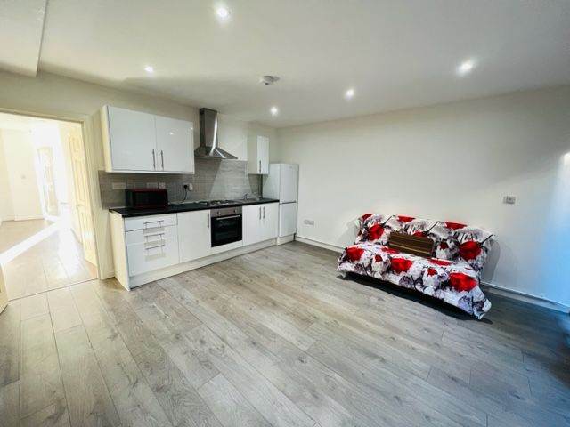 One Bed GF flat to rent in Edgware-BALLARD MEWS/UNFURNISHED