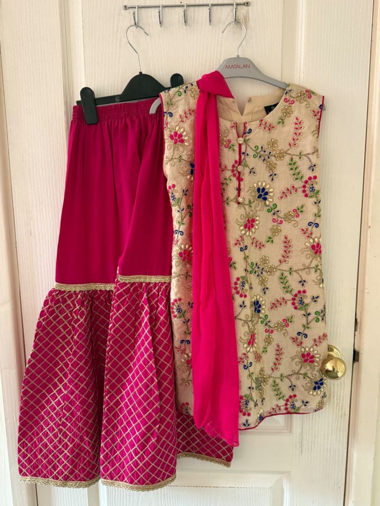 Shalwar Kameez size 30/ Indian outfit 7-8 years old 