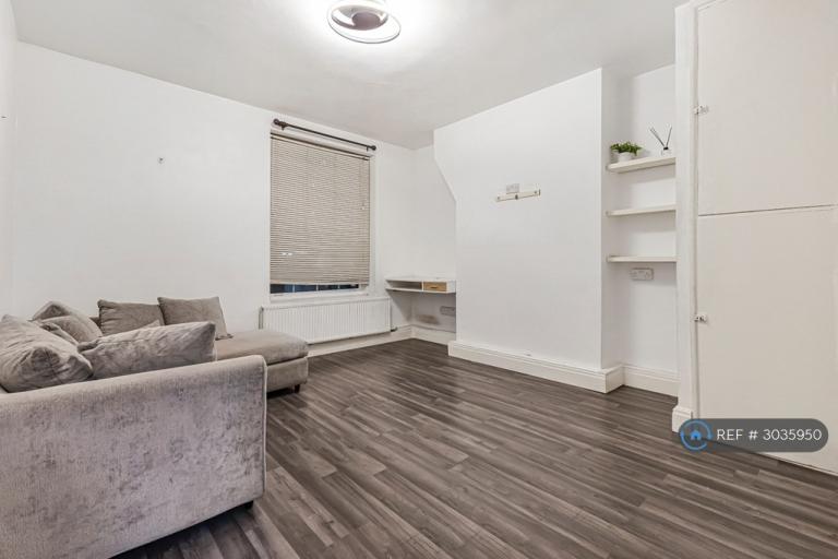 1 bedroom flat in Harper Road, London, SE1 (1 bed) (#3035950)