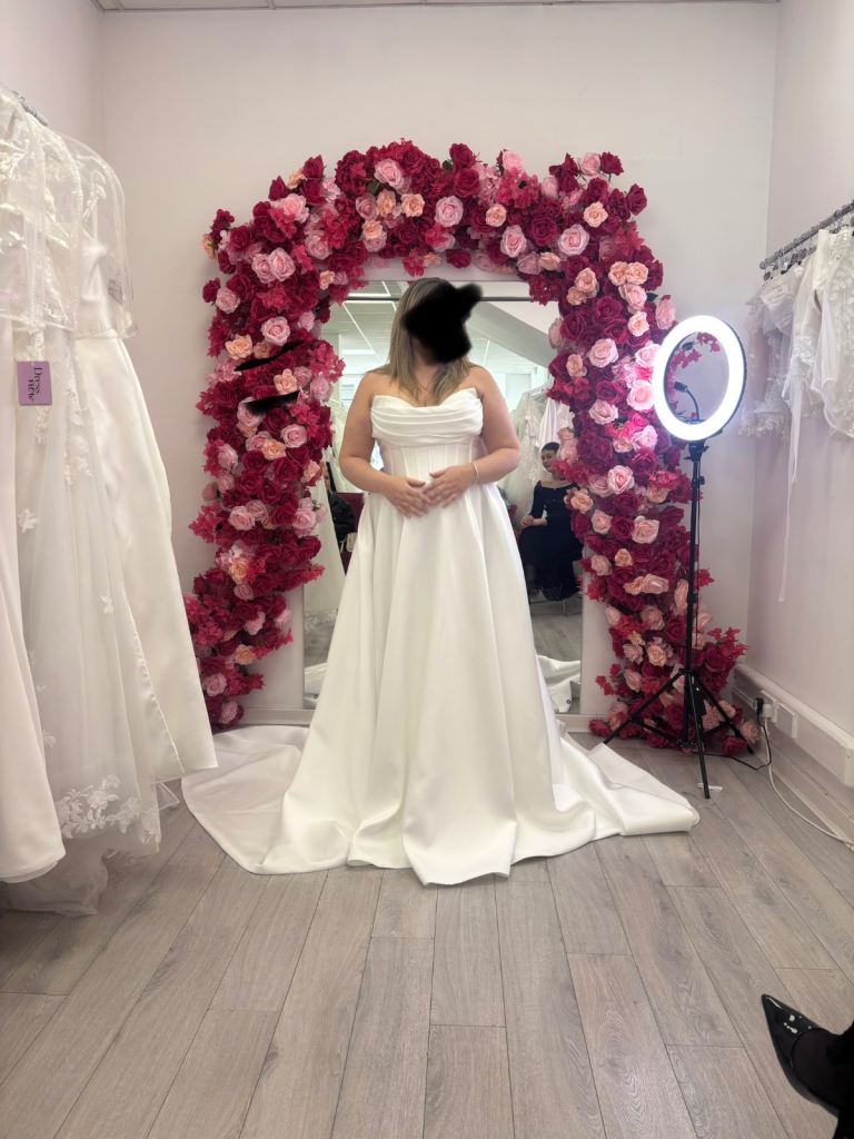  STUNNING !!! Brides in the City wedding dress open to reasonable offers 