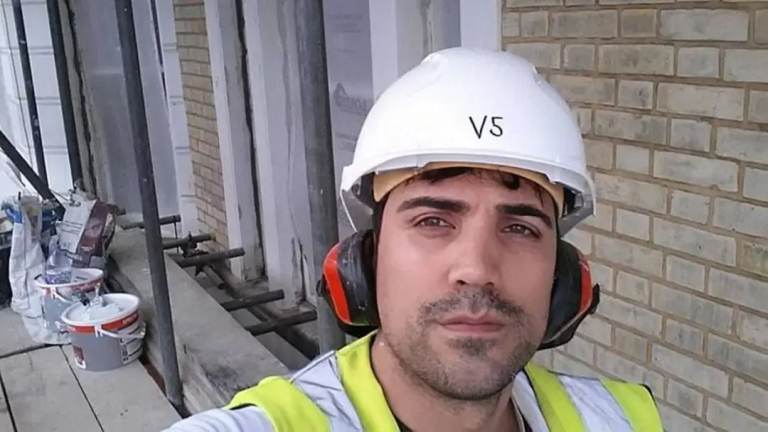 Painter and decorator £16 p/h Painting and decorating services from Central London to zone 3 