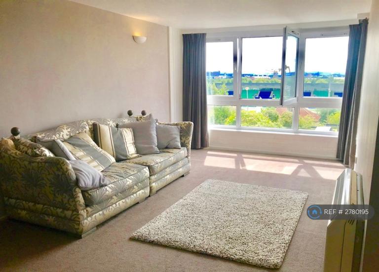 2 bedroom flat in Southbrae Drive, Glasgow, G13 (2 bed) (#2780195)