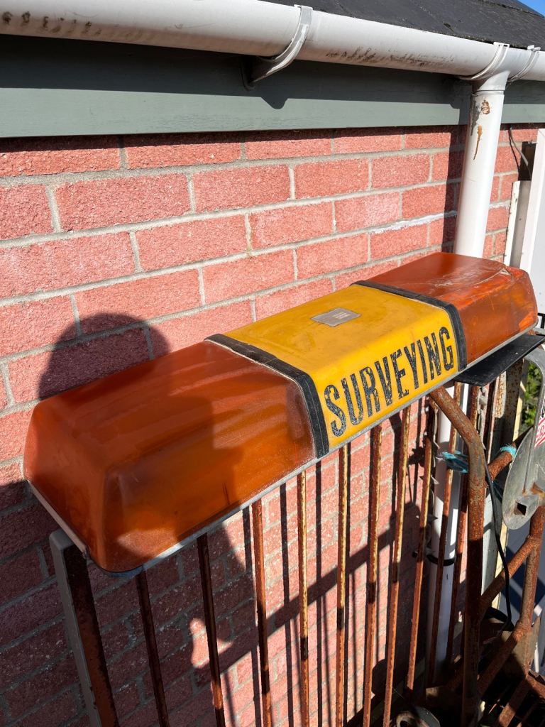 Recovery Amber Flashing Light Bar. 12 volt. 